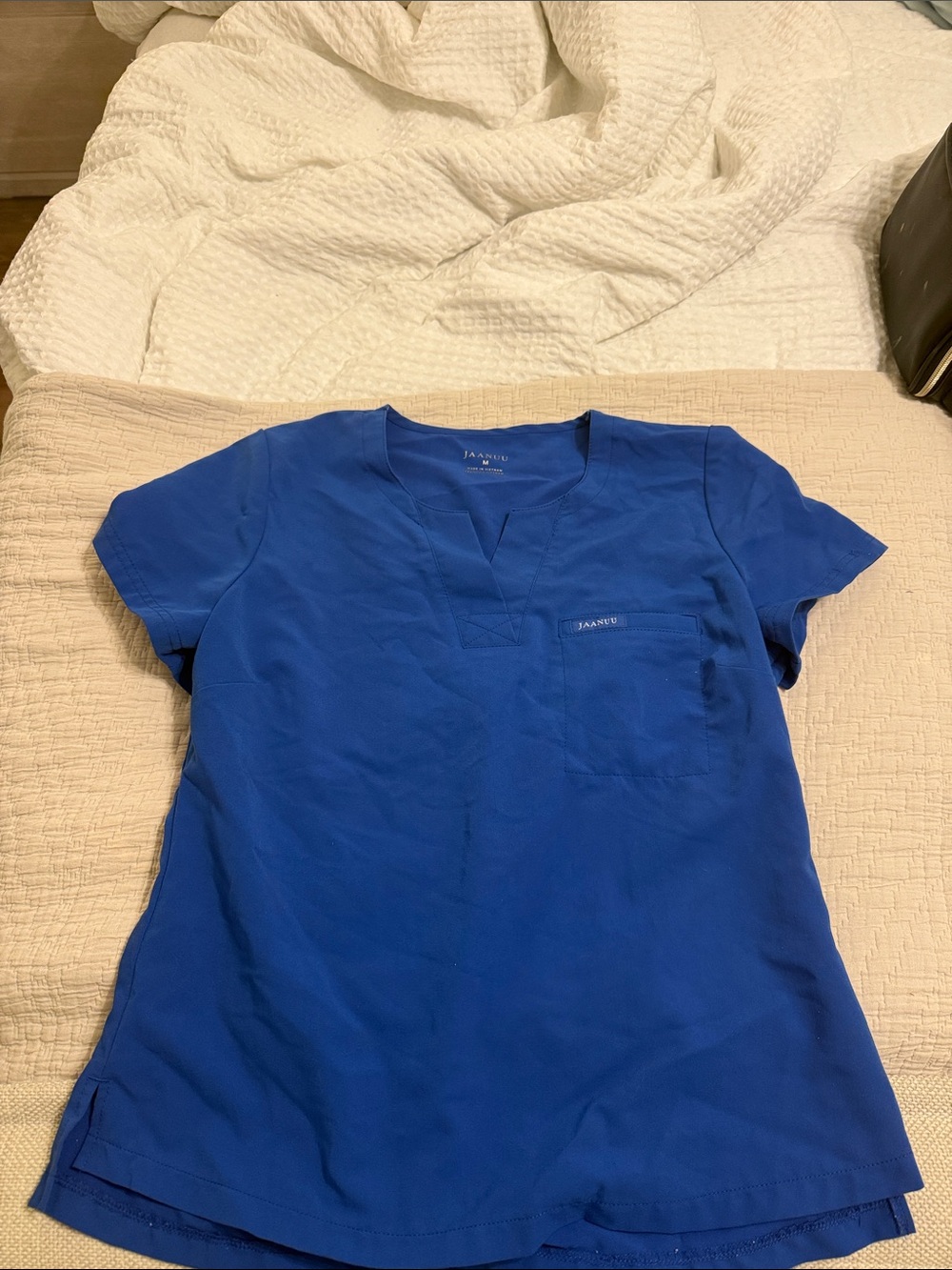 Jaanuu Medium scrub top